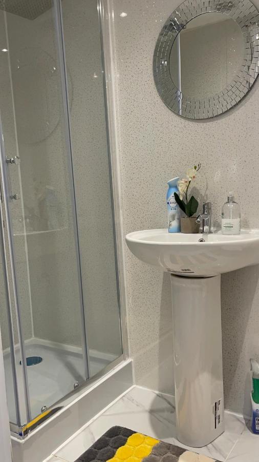 One Bedroom In Spacious Bungalow, Free Parking & Private Entrance إدنبرة المظهر الخارجي الصورة