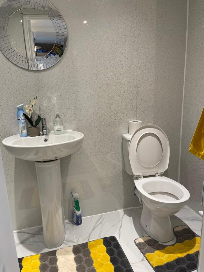One Bedroom In Spacious Bungalow, Free Parking & Private Entrance إدنبرة المظهر الخارجي الصورة