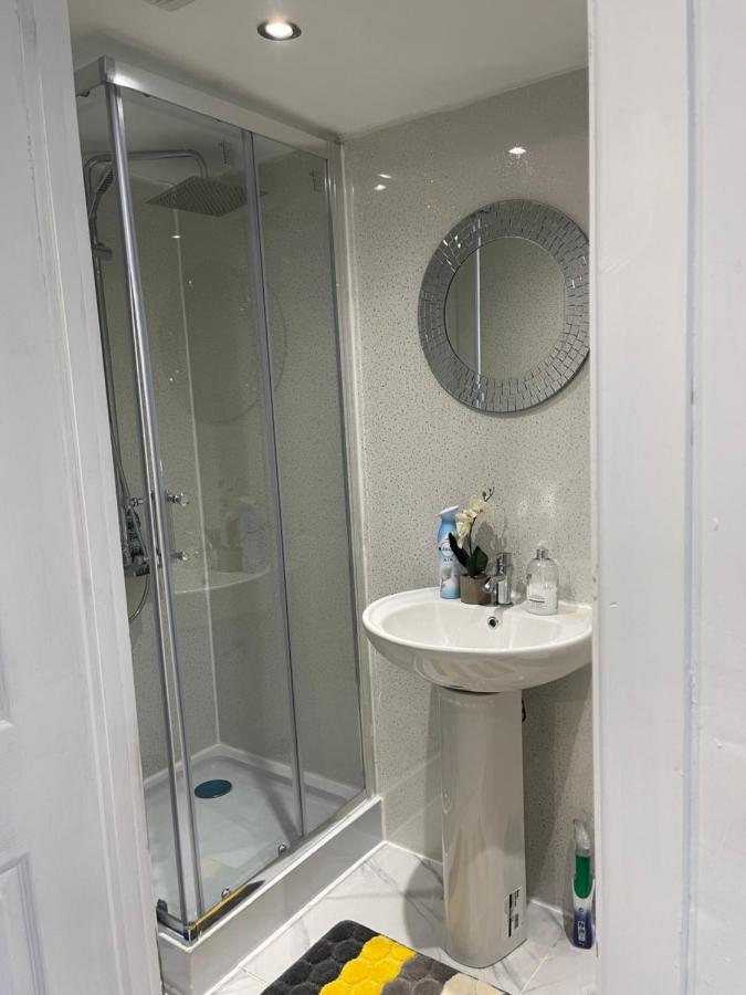 One Bedroom In Spacious Bungalow, Free Parking & Private Entrance إدنبرة المظهر الخارجي الصورة