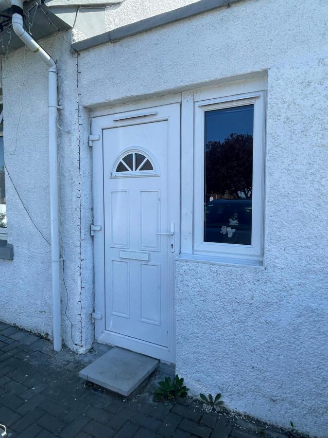One Bedroom In Spacious Bungalow, Free Parking & Private Entrance إدنبرة المظهر الخارجي الصورة