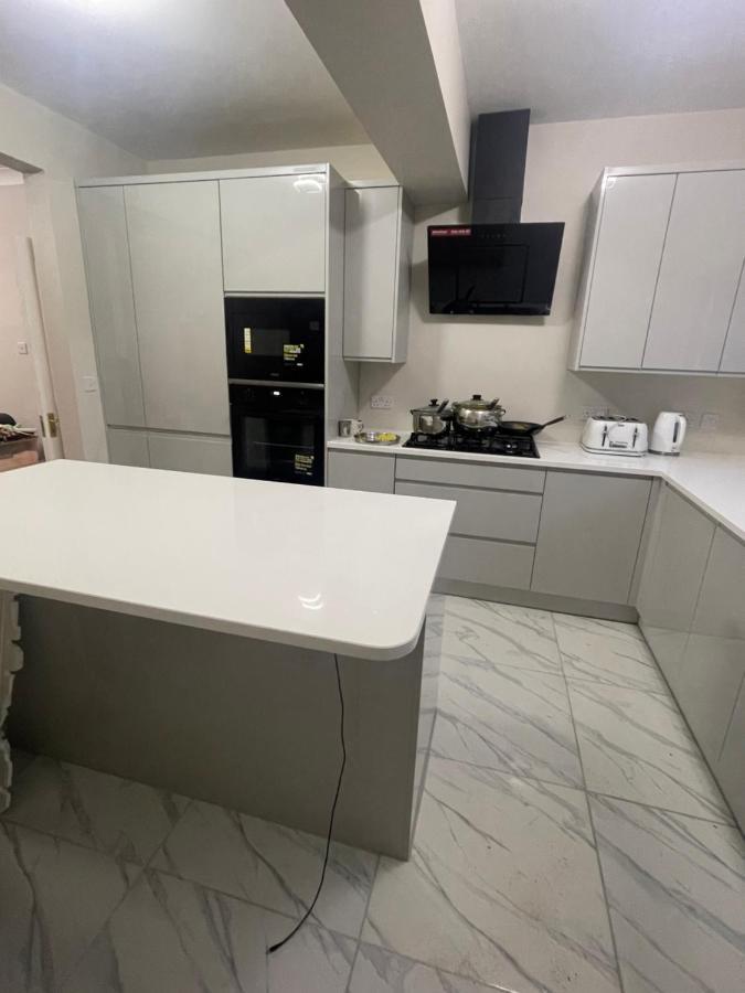 One Bedroom In Spacious Bungalow, Free Parking & Private Entrance إدنبرة المظهر الخارجي الصورة